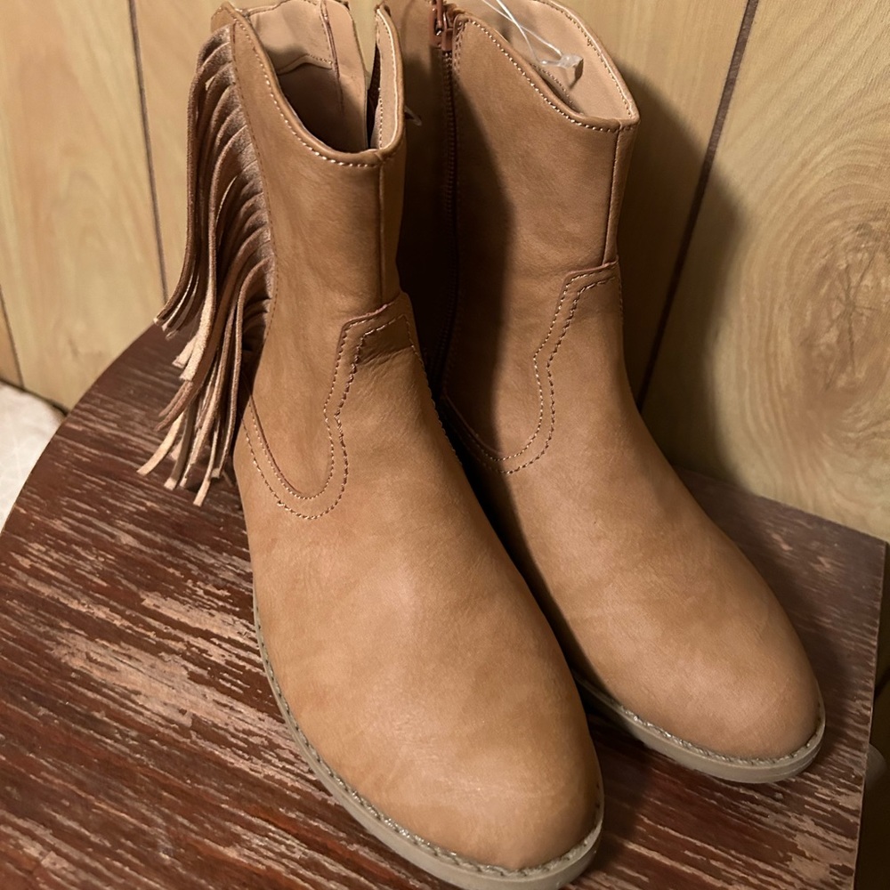 Dolce Vita boots size kids 4